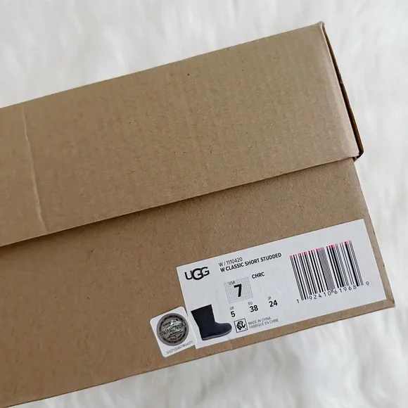 UGG Classic Studded Short Boot - Picture 6 of 7